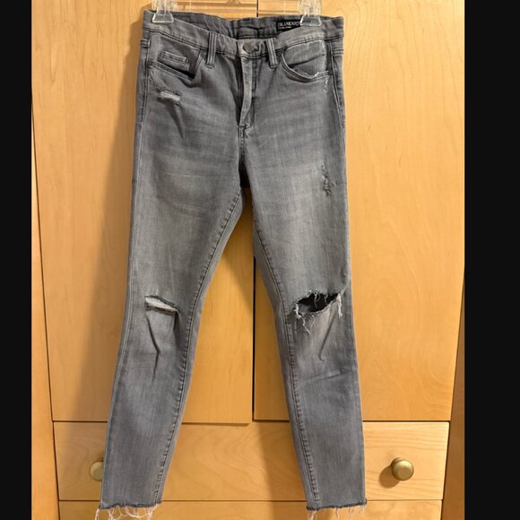 BLANKNYC Mid Rise Skinny Jeans - Picture 3 of 7